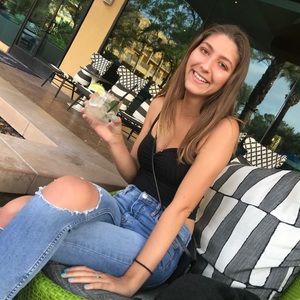 Meet your Posher, Adrine